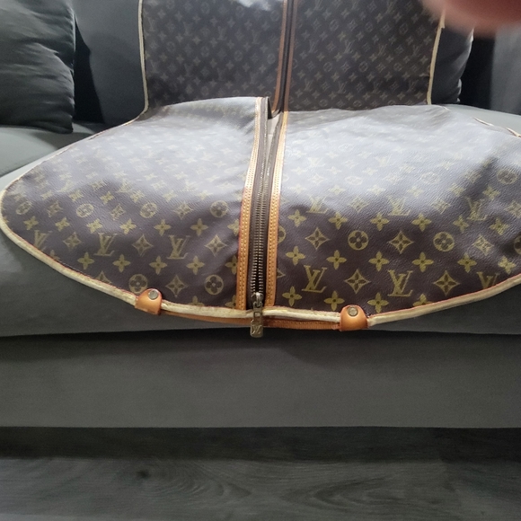 Louis Vuitton  garmet carrier - Picture 6 of 15